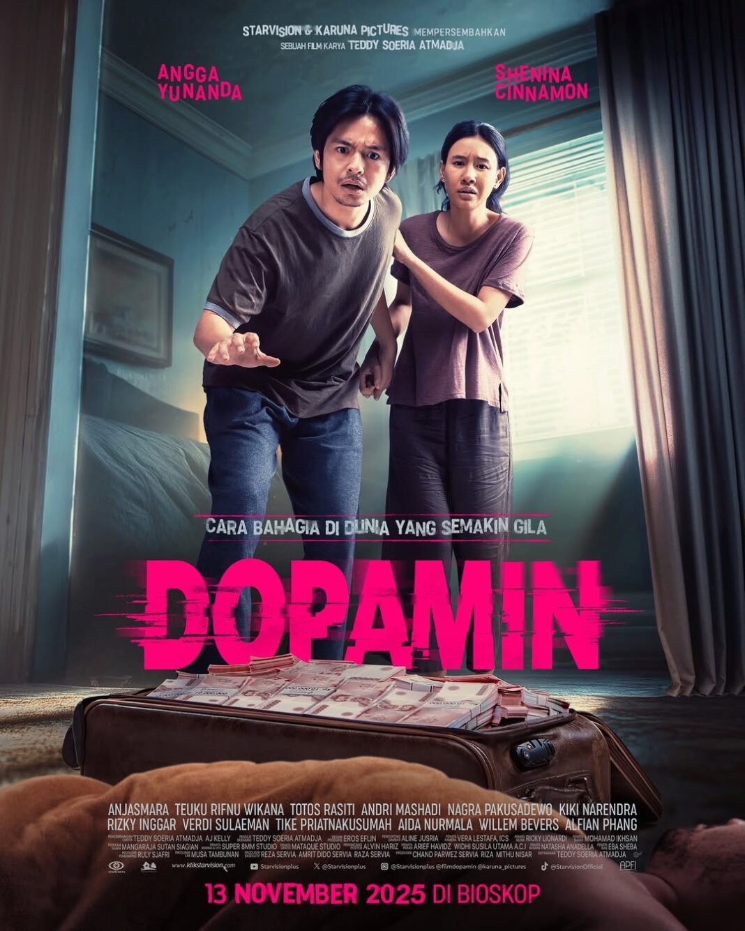 Poster film berjudul “Dopamin” menampilkan dua tokoh utama berdiri di ruang kamar dengan nuansa dramatis dan pencahayaan keunguan. Judul “Dopamin” terlihat besar di bagian bawah poster.